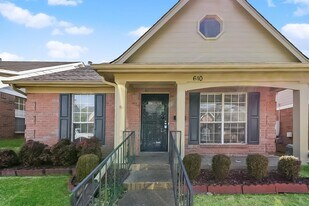 610 W Ashley Glen Cir in Memphis, TN - Building Photo