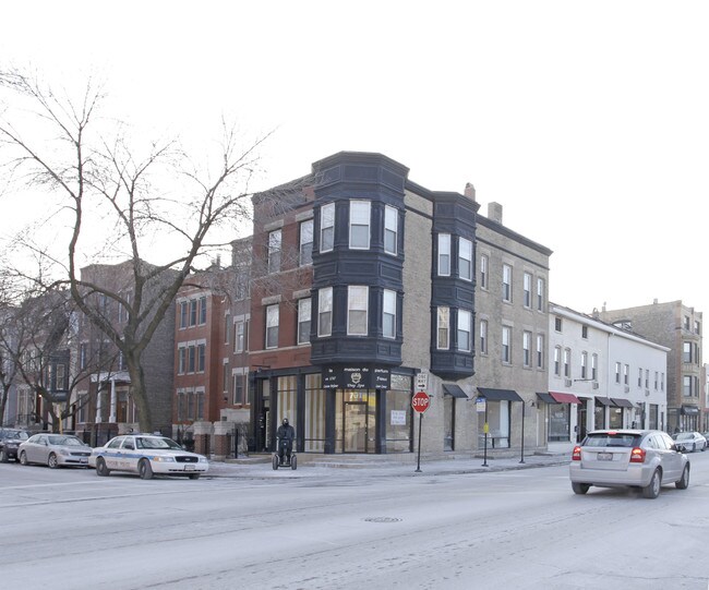 701-703 W Armitage Ave in Chicago, IL - Building Photo - Building Photo