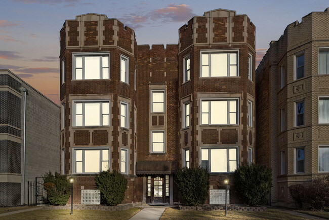 8233 S Indiana Ave in Chicago, IL - Building Photo - Building Photo