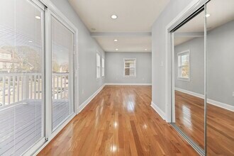 1004 South St, Unit 2 in Boston, MA - Foto de edificio - Building Photo