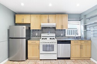 289 Elm St, Unit 1 in Medford, MA - Building Photo
