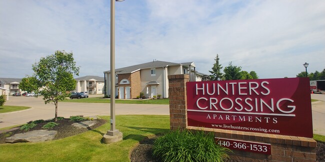 Hunters Crossing Apartments in Elyria, OH - Building Photo - Building Photo