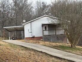 103 Annette Dr in Ashland City, TN - Building Photo