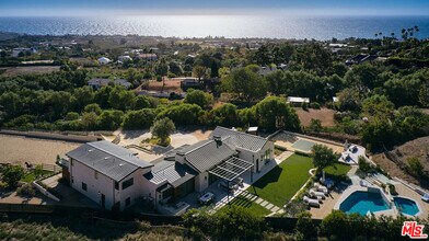 29685 Cuthbert Rd in Malibu, CA - Building Photo - Building Photo