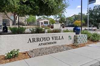 Arroyo Villa Apartments in Thousand Oaks, CA - Foto de edificio - Building Photo