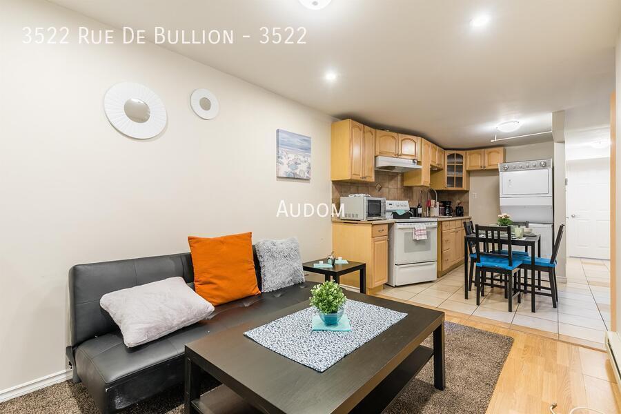 3522 Rue De Bullion in Montréal, QC - Building Photo