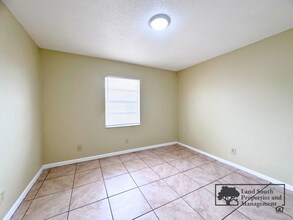 5834 Charlton Dr in Lakeland, FL - Foto de edificio - Building Photo