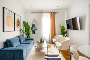 403 E 69th St in New York, NY - Building Photo