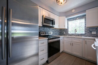 902 NE 34th St in Oakland Park, FL - Building Photo - Building Photo