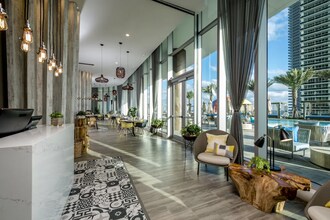 4111 S Ocean Dr in Hollywood, FL - Building Photo - Building Photo