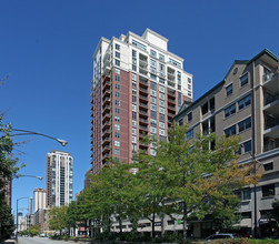 State Place Tower in Chicago, IL - Building Photo - Building Photo