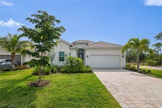 13987 Blue Bay Cir in Ft. Myers, FL - Foto de edificio - Building Photo