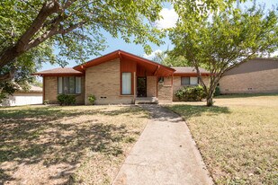 6912 Clearglen Dr in Dallas, TX - Building Photo