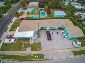 402 S Orlando Ave in Cocoa Beach, FL - Building Photo - Building Photo