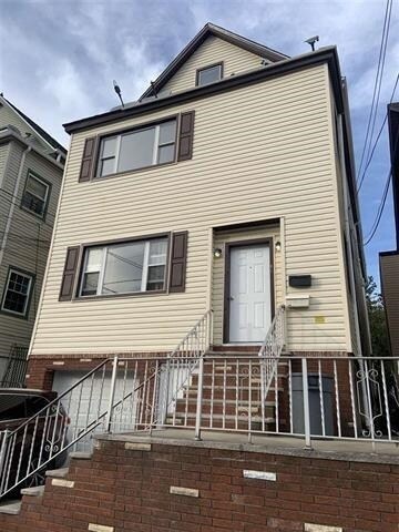 37 E 49th St in Bayonne, NJ - Building Photo - Building Photo