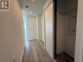 1 Fairview Rd E in Mississauga, ON - Building Photo - Building Photo