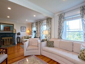289 Bunker Hill St in Boston, MA - Building Photo - Building Photo
