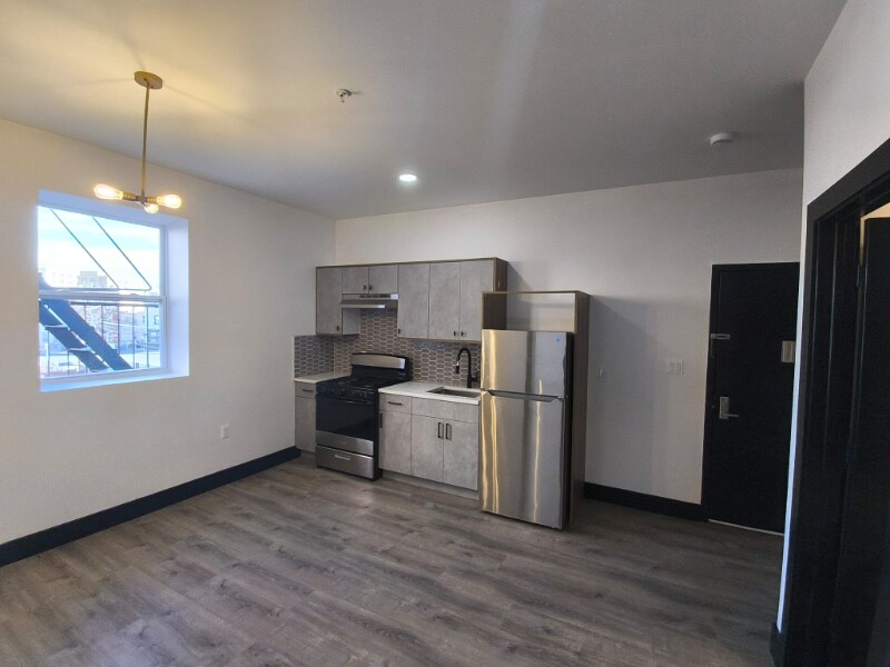 11 Thomas St in Newark, NJ - Building Photo