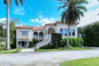 2910 Casey Key Rd in Nokomis, FL - Foto de edificio - Building Photo