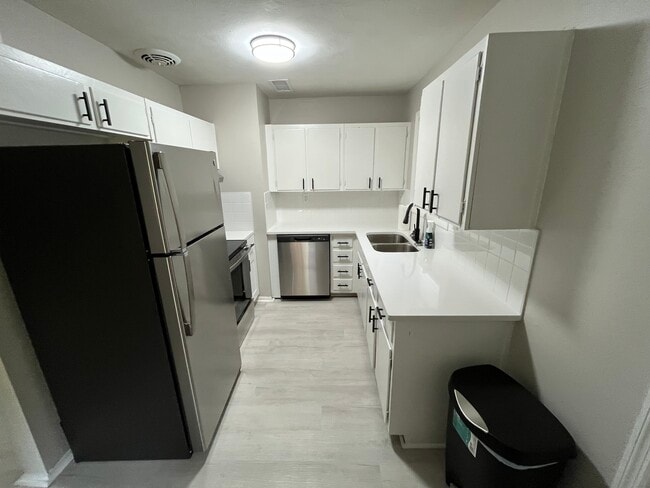 property at 2116 Cambridge Dr