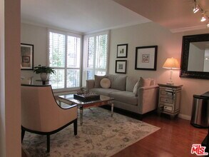 1550 Greenfield Ave in Los Angeles, CA - Building Photo - Building Photo