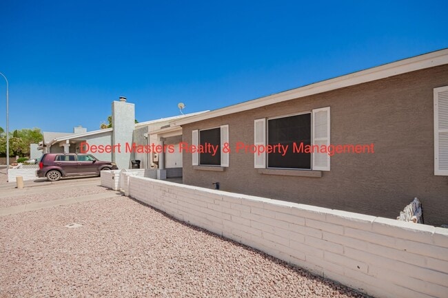 2929 E Broadway Rd in Mesa, AZ - Building Photo - Building Photo