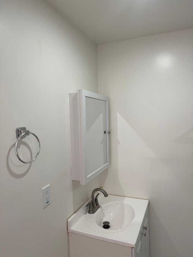 6624 1/2 Blewett Ave in Van Nuys, CA - Foto de edificio - Building Photo