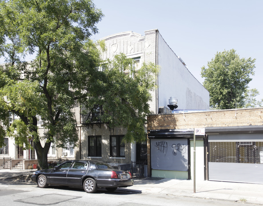 411 Cortelyou Rd in Brooklyn, NY - Building Photo