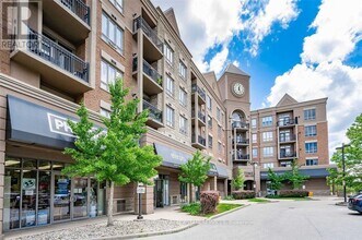 5327 Upper Middle Rd in Burlington, ON - Building Photo - Building Photo