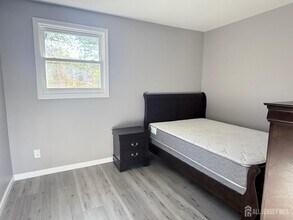 19 Lahiere Ave in Edison, NJ - Building Photo - Building Photo