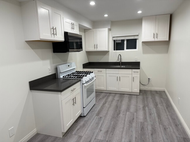 6850 Quinton Ln, Unit 0.5 in Tujunga, CA - Building Photo - Building Photo