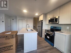 801 Glenroy Gilbert Dr in Ottawa, ON - Building Photo - Building Photo