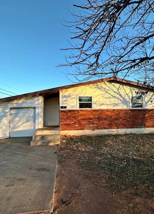 property at 1501 SE 46th St