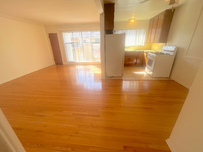 1255 N Mansfield Ave in Los Angeles, CA - Building Photo - Building Photo