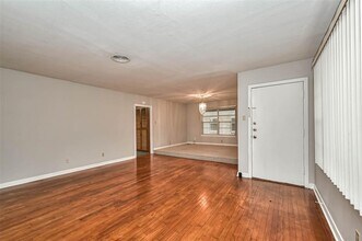 1831 De Milo Dr in Houston, TX - Foto de edificio - Building Photo