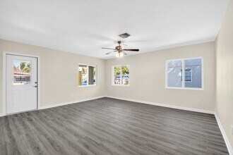 857 W 3rd St, Unit A1375 in West Palm Beach, FL - Foto de edificio - Building Photo