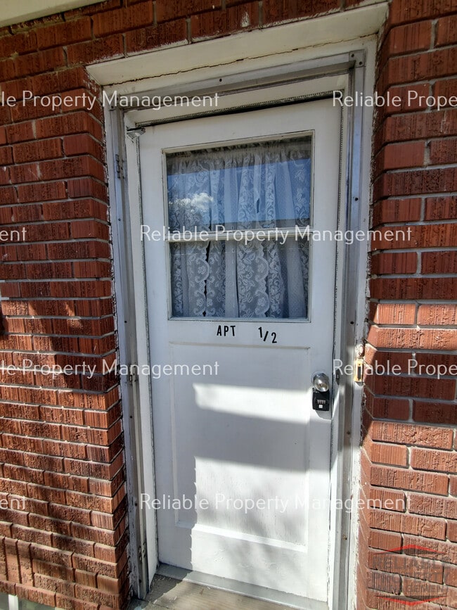 242 Gladstone St, Unit 242.5 in Idaho Falls, ID - Foto de edificio - Building Photo