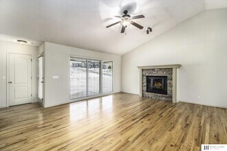 2108 S 197th St in Omaha, NE - Foto de edificio - Building Photo