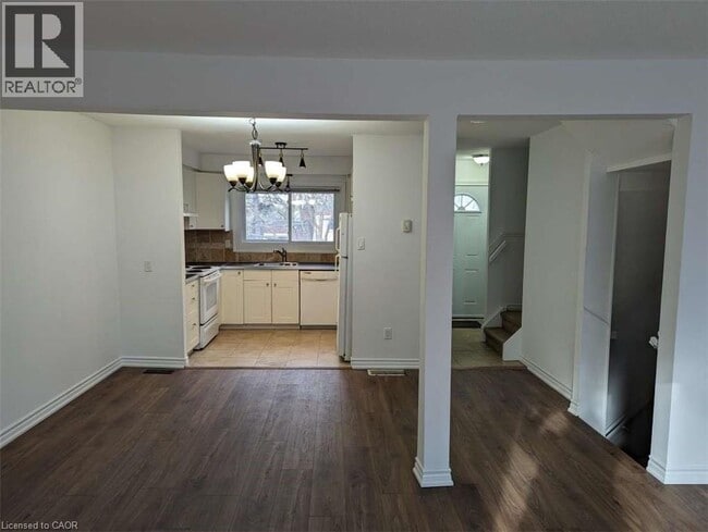 125 Bonaventure Dr in Hamilton, ON - Building Photo - Building Photo