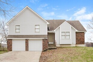 15209 W 125th St in Olathe, KS - Building Photo