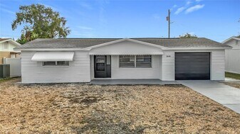 3648 Bedford St in New Port Richey, FL - Building Photo