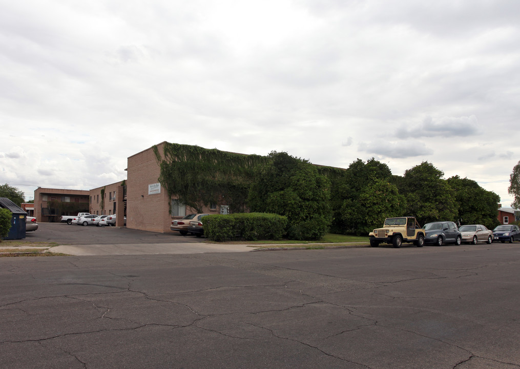 University Arms Apartments in Tucson, AZ - Building Photo