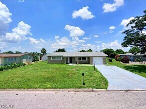 211 S Lake Dr in Lehigh Acres, FL - Building Photo - Building Photo