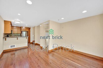 5204 Delridge Wy SW in Seattle, WA - Building Photo - Building Photo