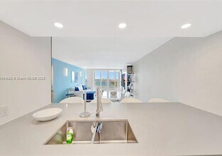 851 NE 1st Ave, Unit 2507 in Miami, FL - Building Photo - Building Photo