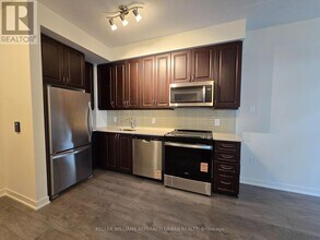 38 Annie Craig Dr in Toronto, ON - Building Photo - Building Photo