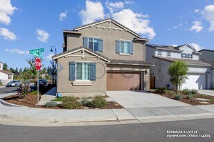 1300 Renewal Ln in Fairfield, CA - Building Photo