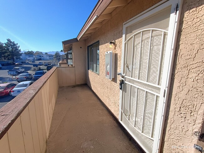 6228 Ilanos Ln, Unit D in Las Vegas, NV - Foto de edificio - Building Photo