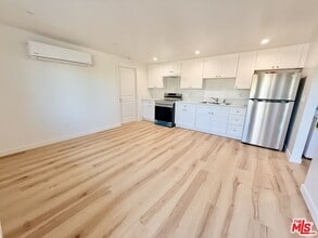 2922 8th Ave in Los Angeles, CA - Building Photo - Building Photo