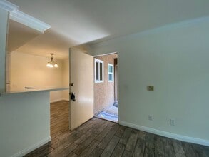 204 Woodland Pkwy in San Marcos, CA - Building Photo - Building Photo